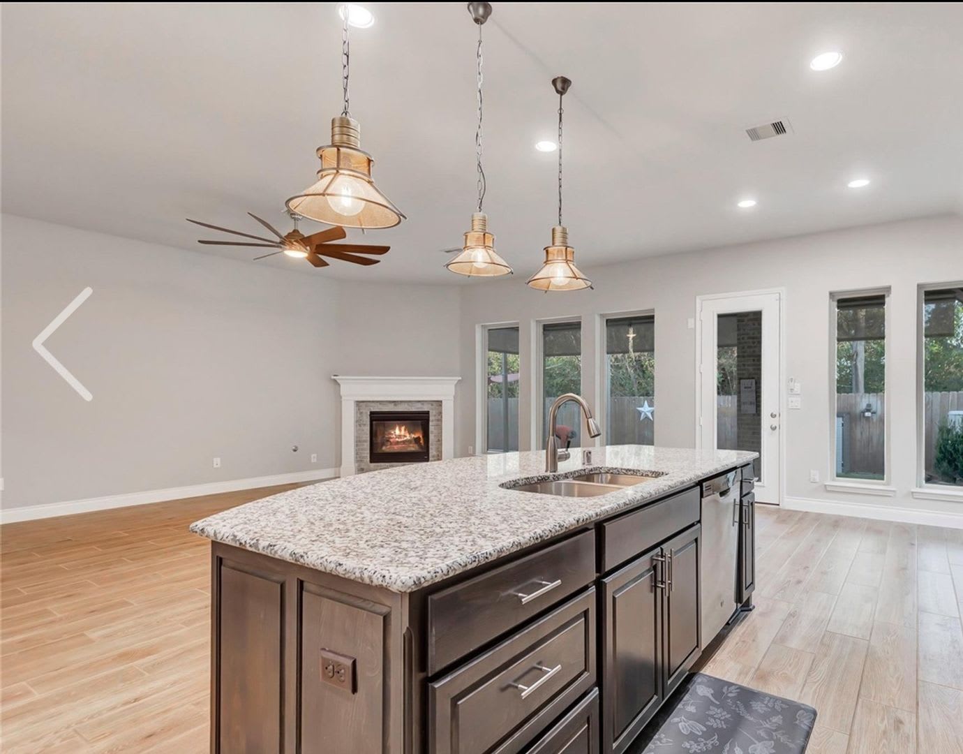 Stunning 4Br Perry House In New Caney – photo 3