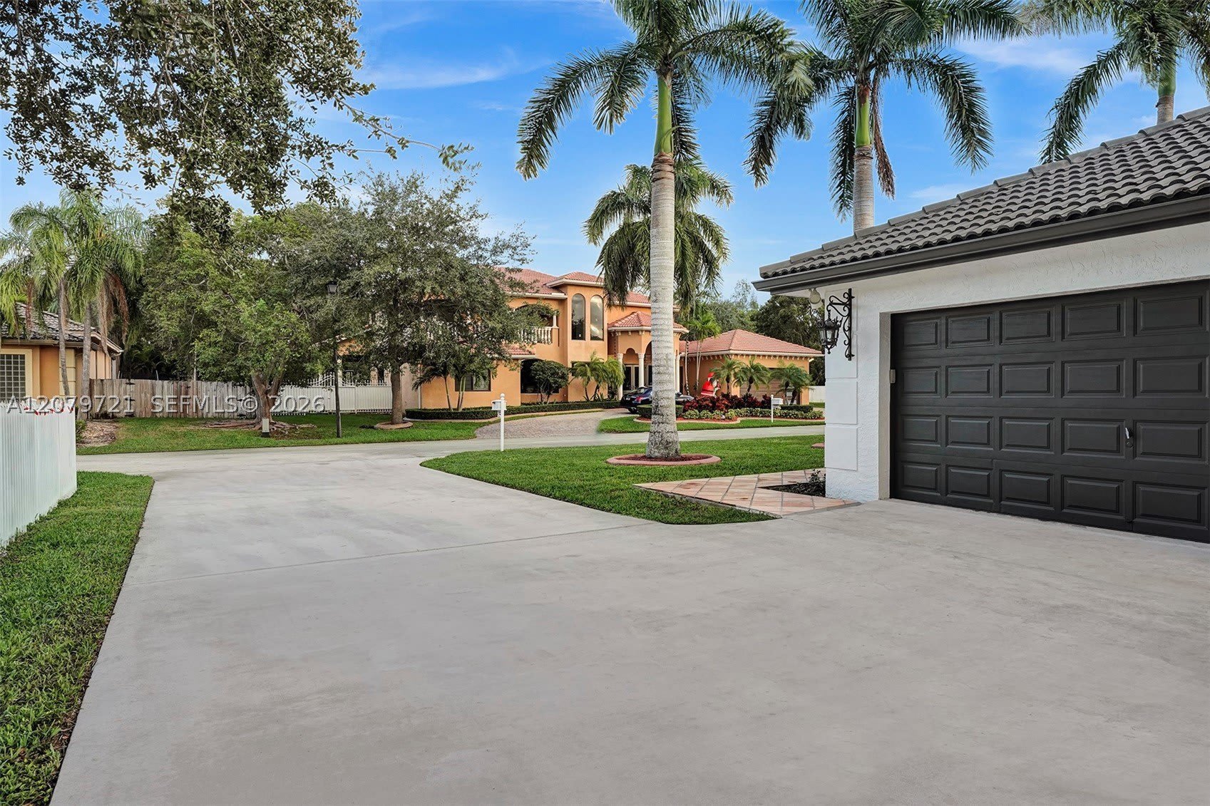 18440 SW 77th Ct – photo 4