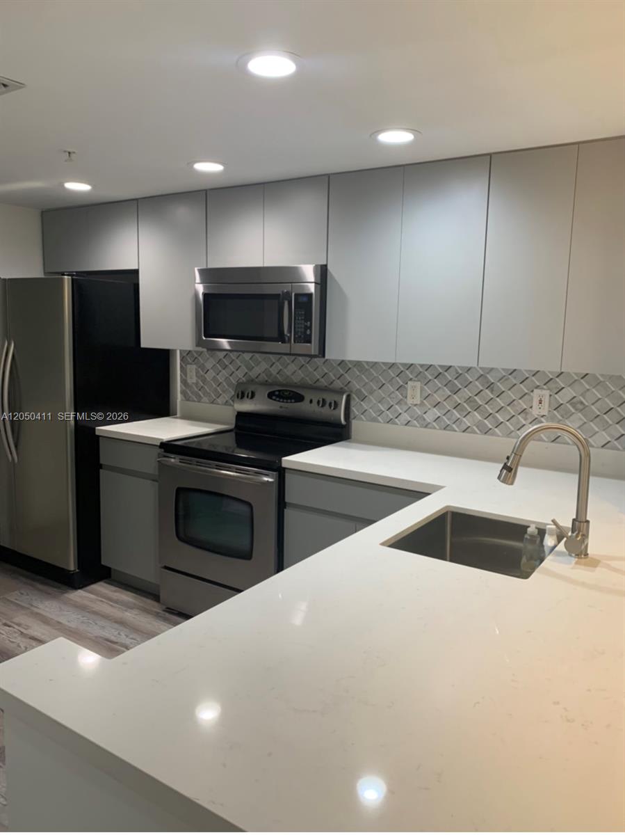 323 Navarre Avenue – photo 3