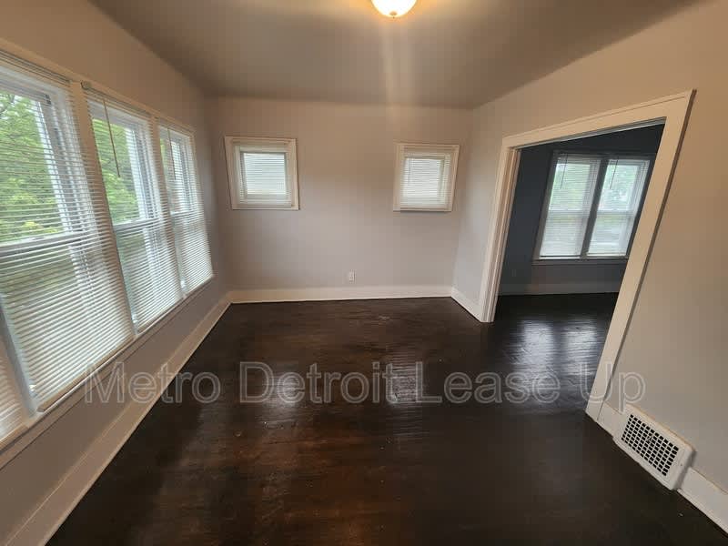 5529 Nottingham – photo 2