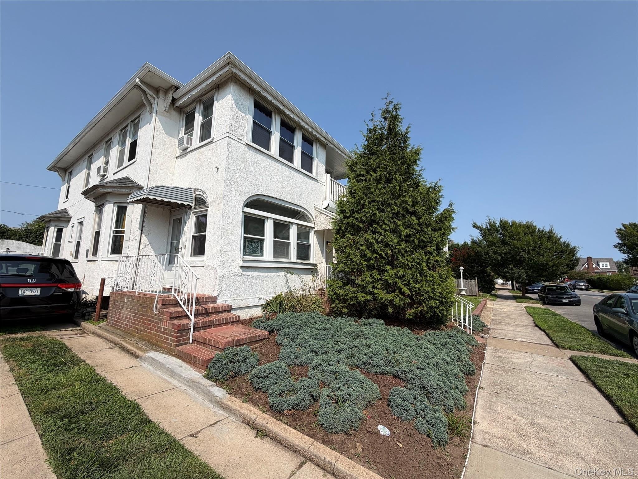 527 W Beech Street – photo 1