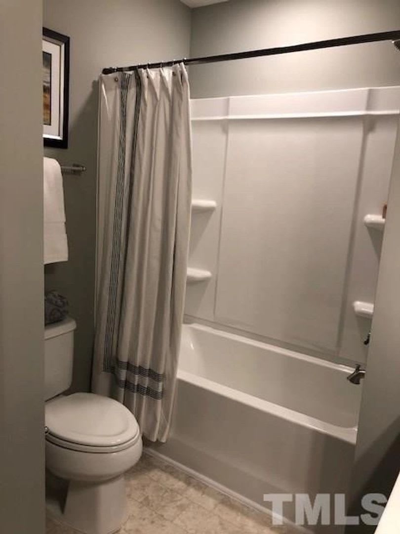 Room in 3 Bedroom Home at Scholar Dr – photo 5