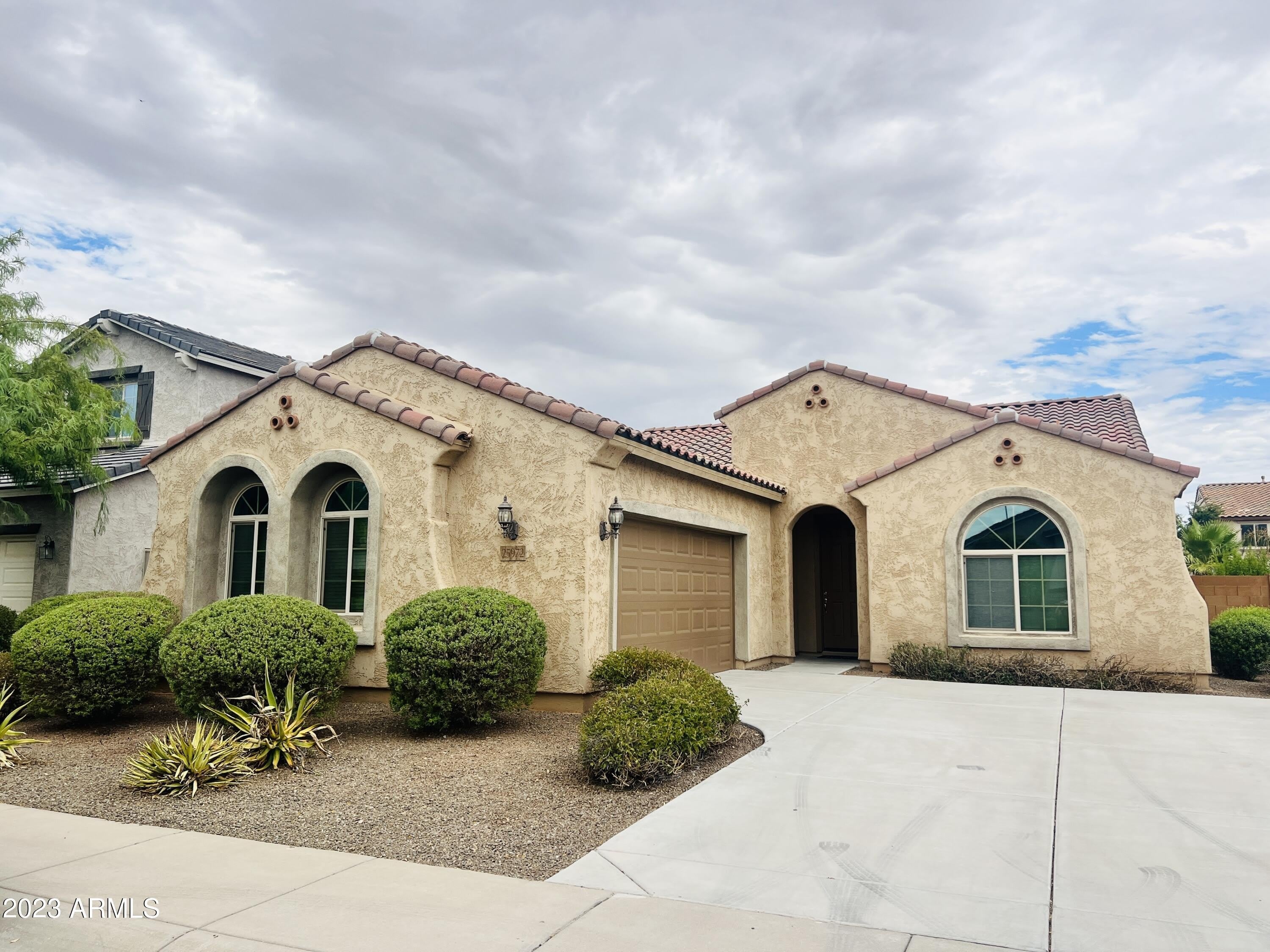 25972 W BURNETT Road – photo 1