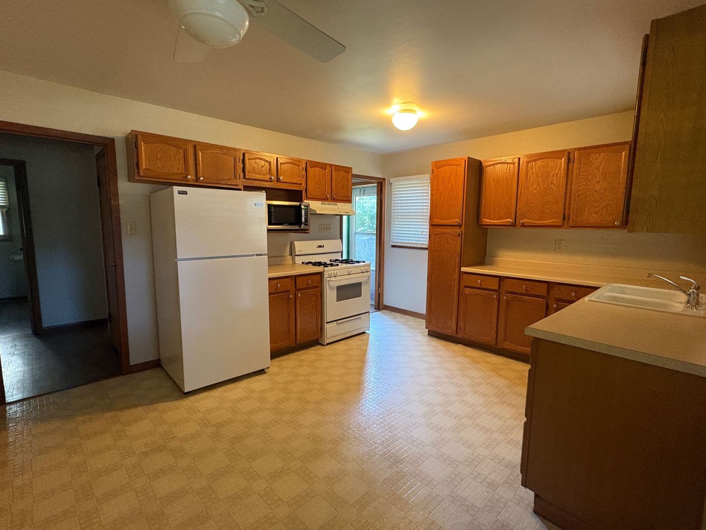 4 Bedroom Single Family – photo 2