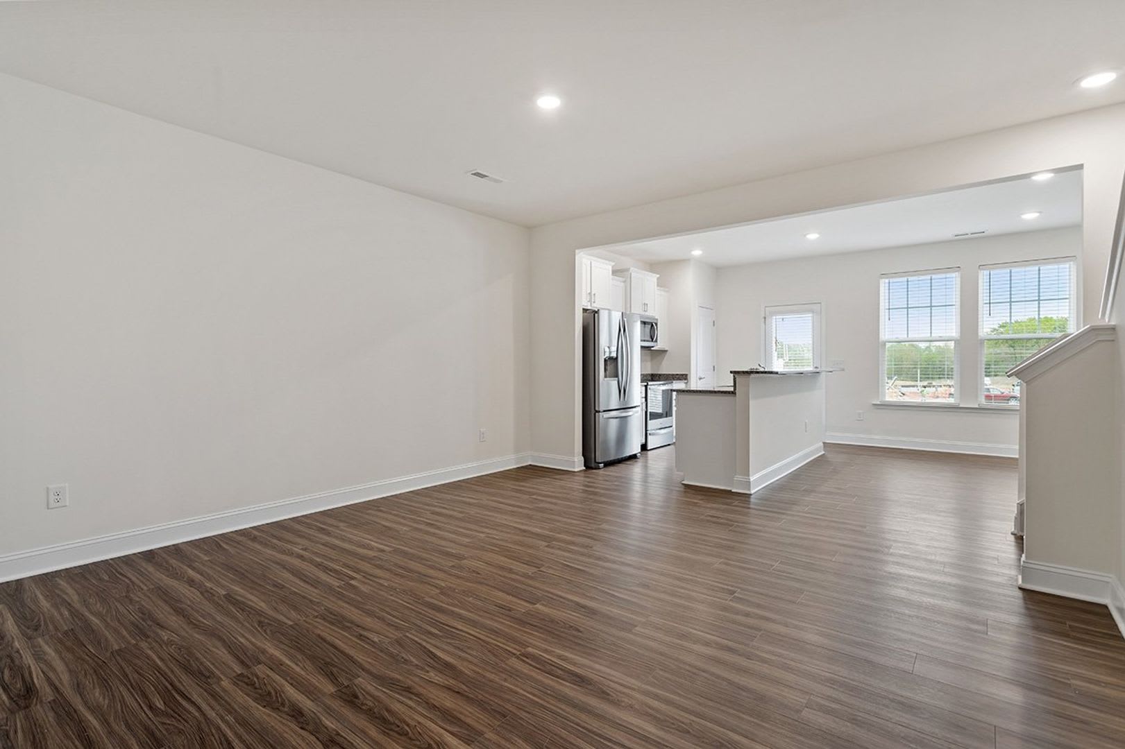 Beautiful 3 Bedroom Home In Desirable Clayton Community Modern Finishes Great Location – photo 5