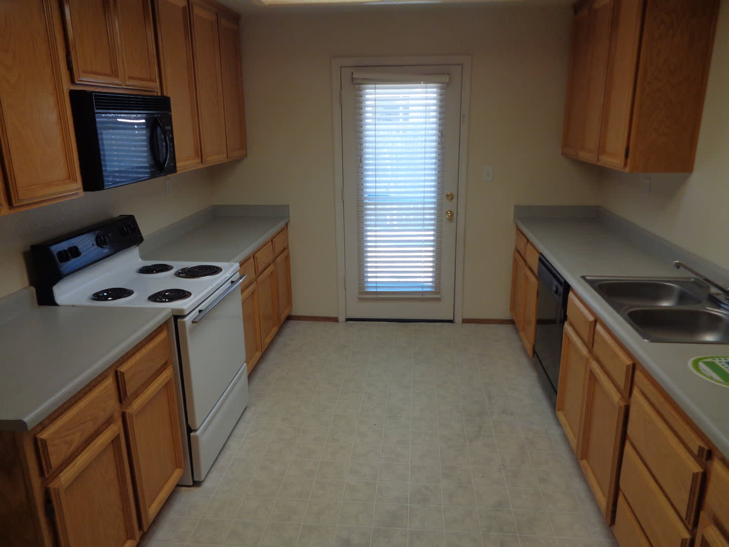 3 Bedroom 2 Bath Yuba City Home – photo 2