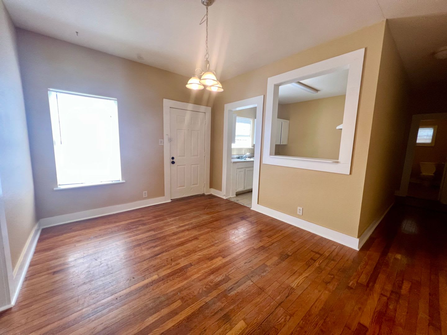 *MOVE IN SPECIAL* Charming Highland Park Duplex — Cozy City Living in the Heart of San Antonio – photo 3