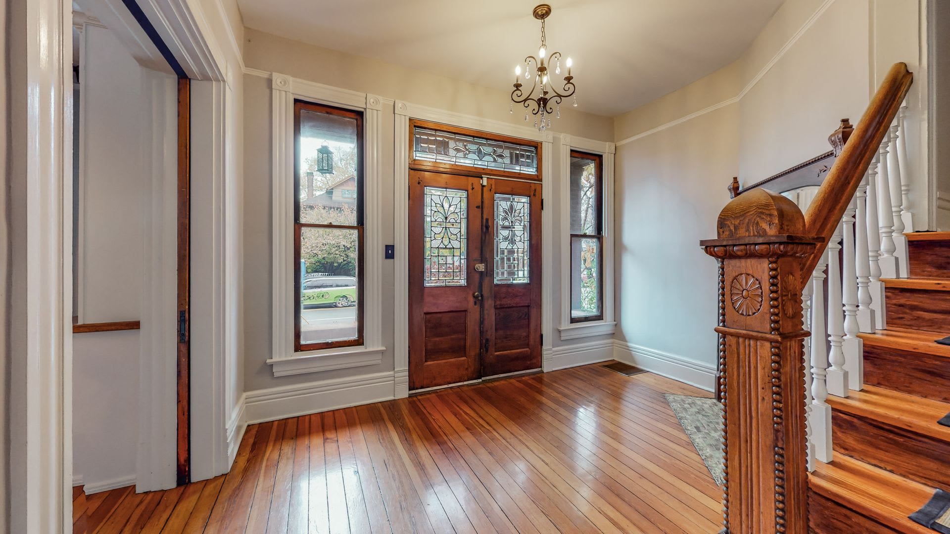 5 Bed/ 2.5 Bath Phenomenal Old Louisville Home – photo 5