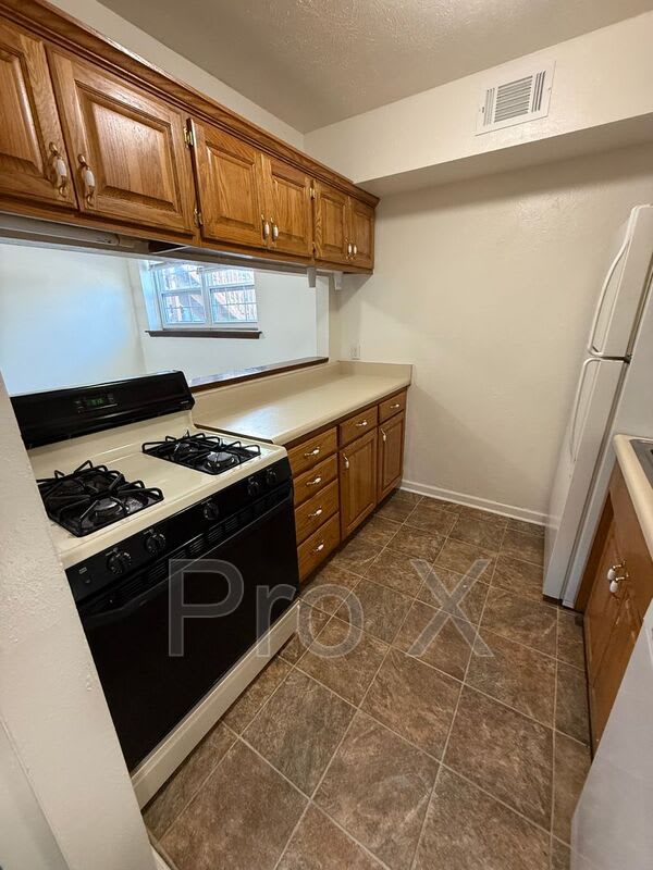 124 E Highland – photo 4