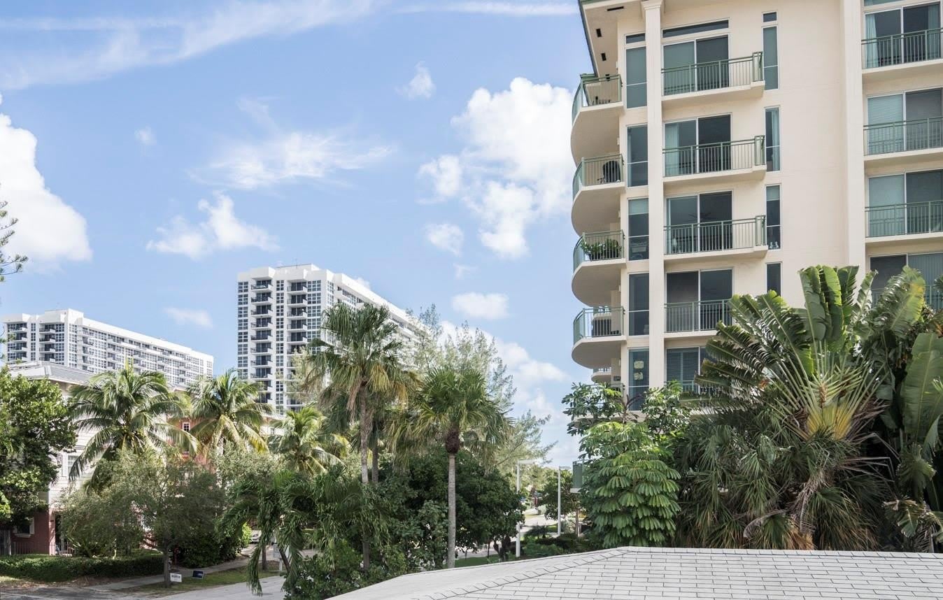 424 N Riverside Drive – photo 2