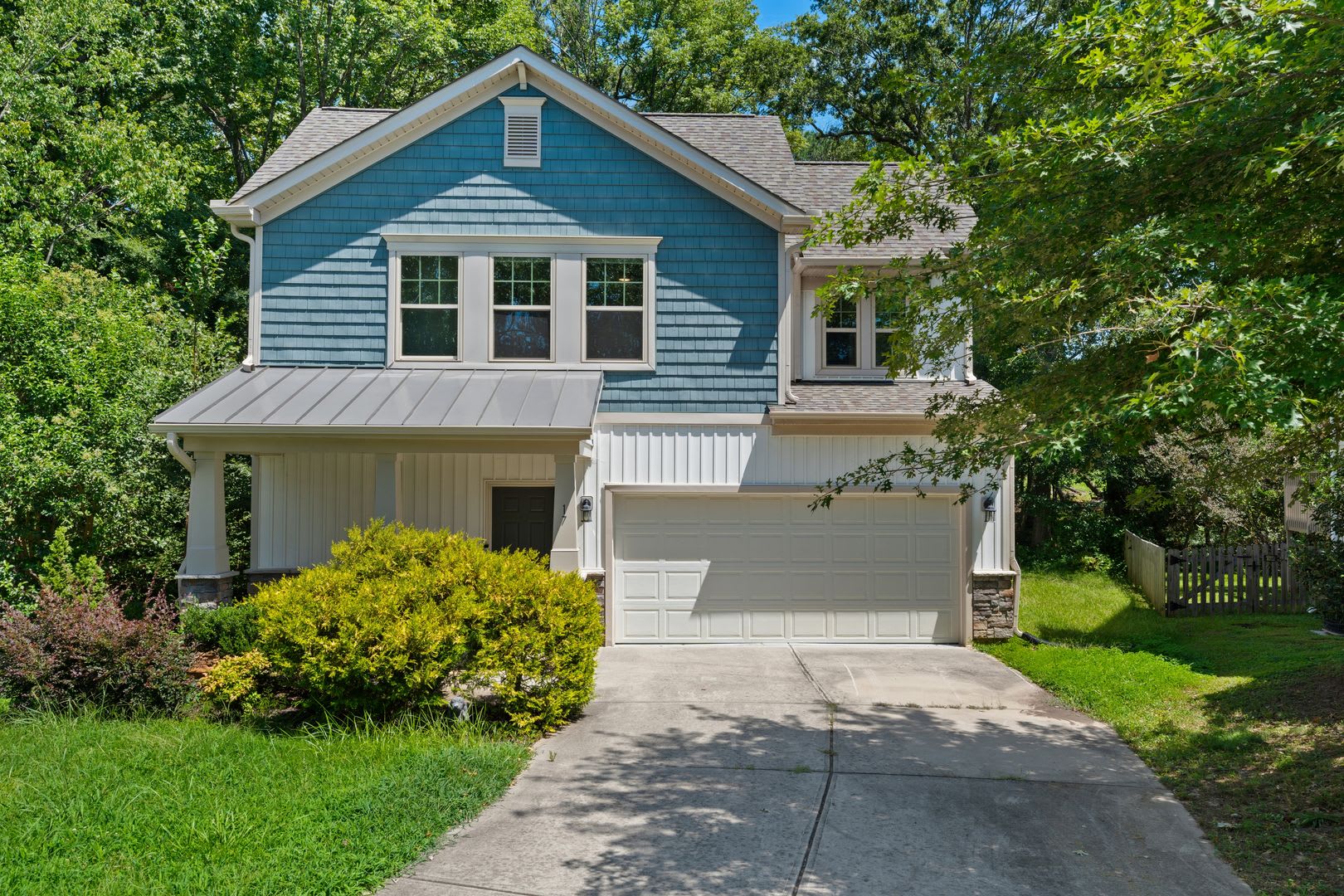Spacious 3-Bedroom Home with First-Floor Primary Suite in Woodlake – photo 1