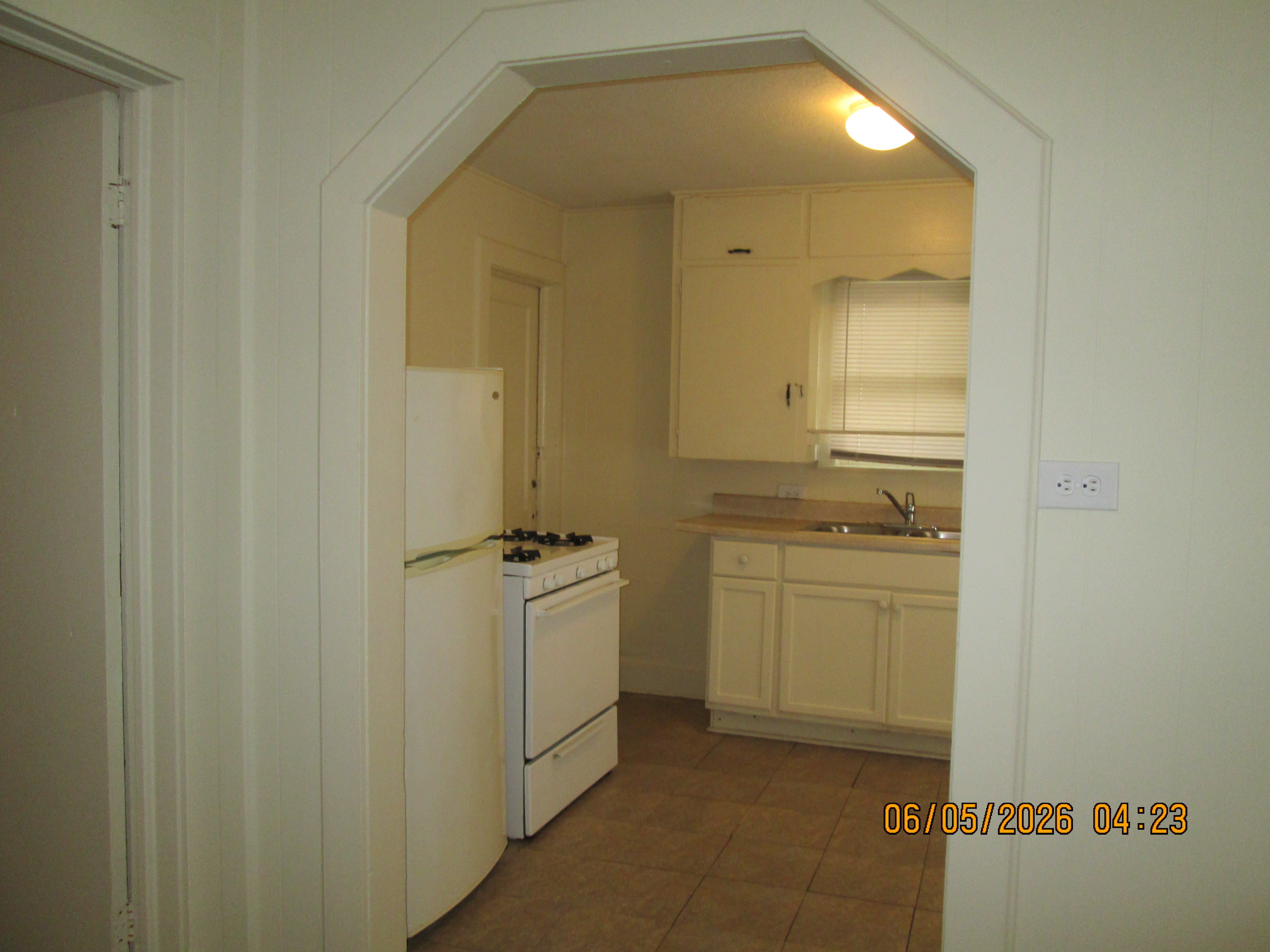 110 E Lone Star St – photo 3