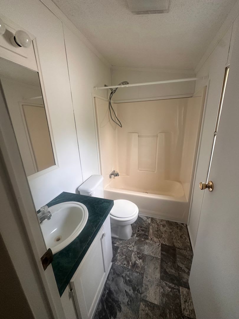 Charming 3-Bedroom Home in Liberty. – photo 2