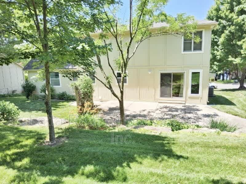 321 NE Landings Dr – photo 2