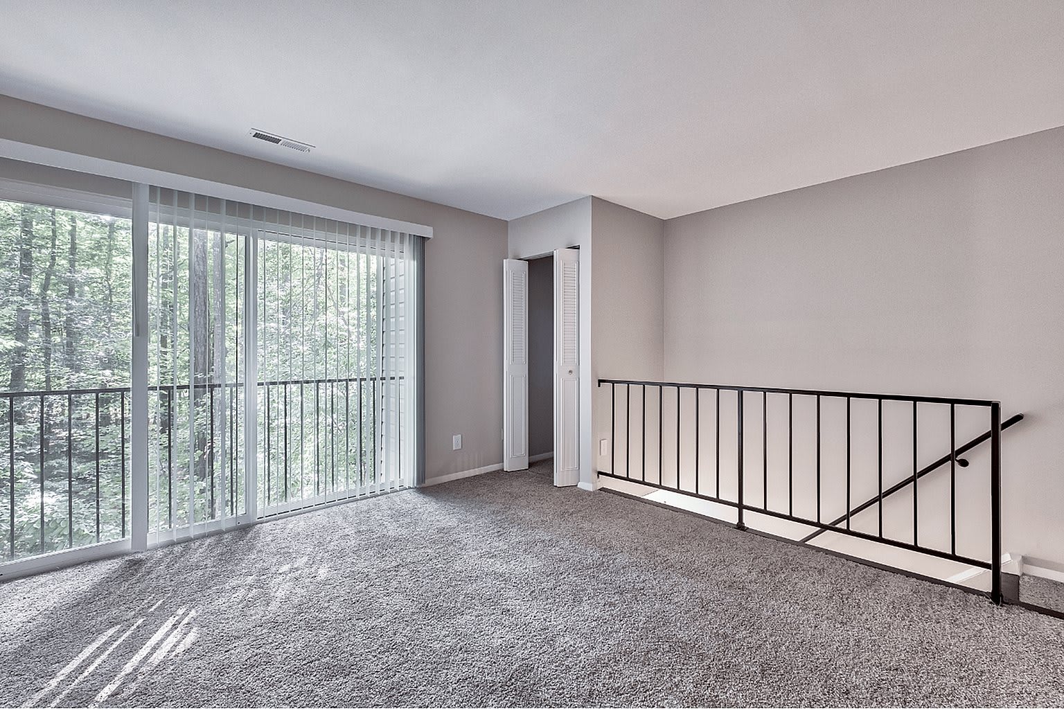 Woods of Williamsburg Apartments – photo 2