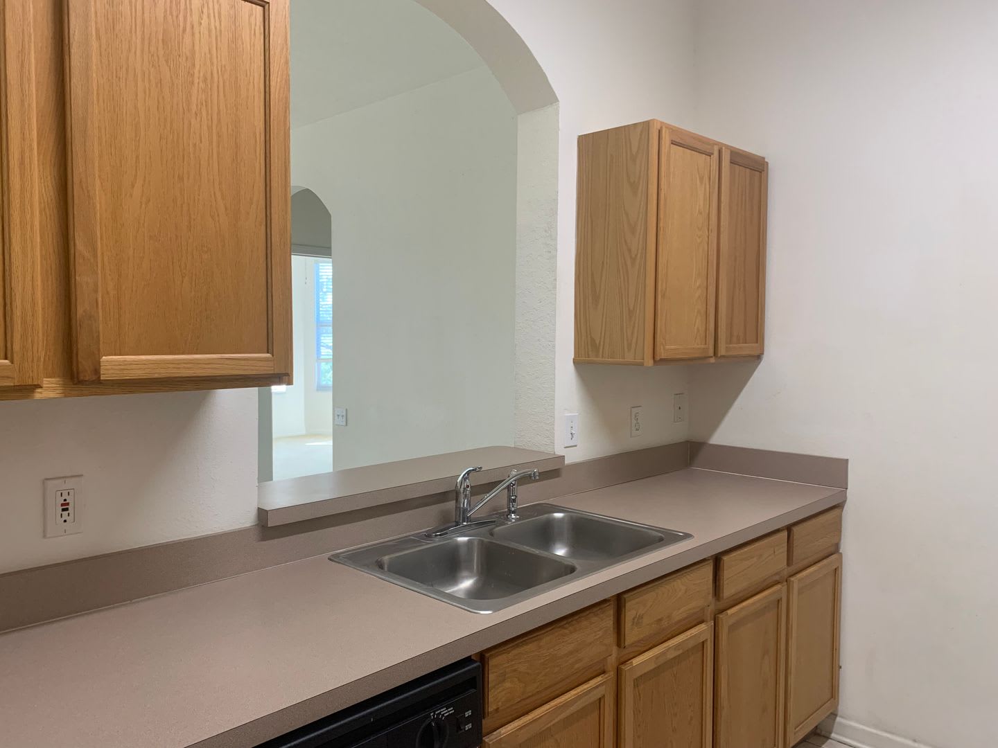Lovely 3 Bedroom 2 Bath Condo – photo 4