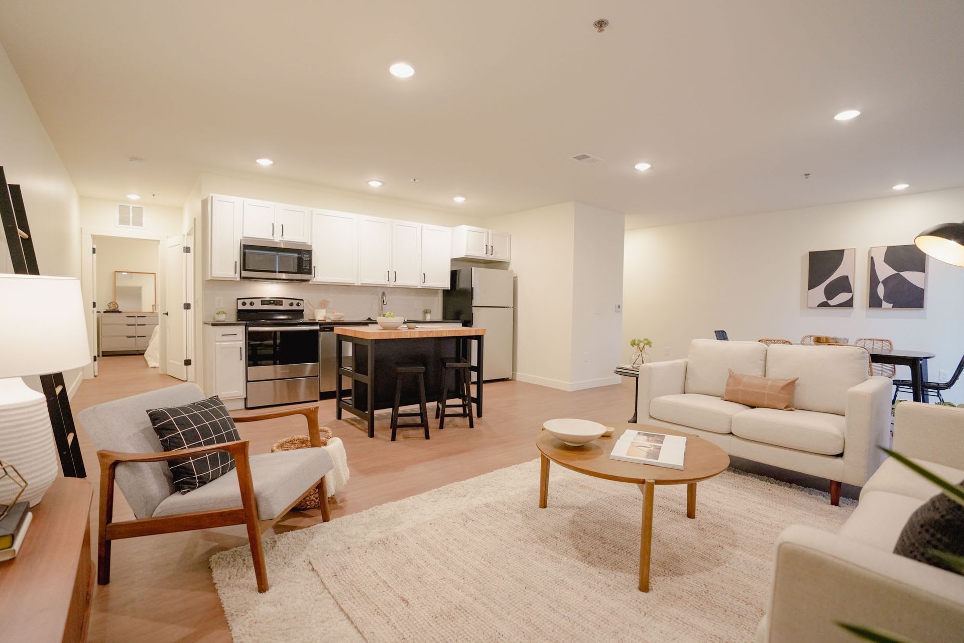 476 Taylor Apartments – photo 1