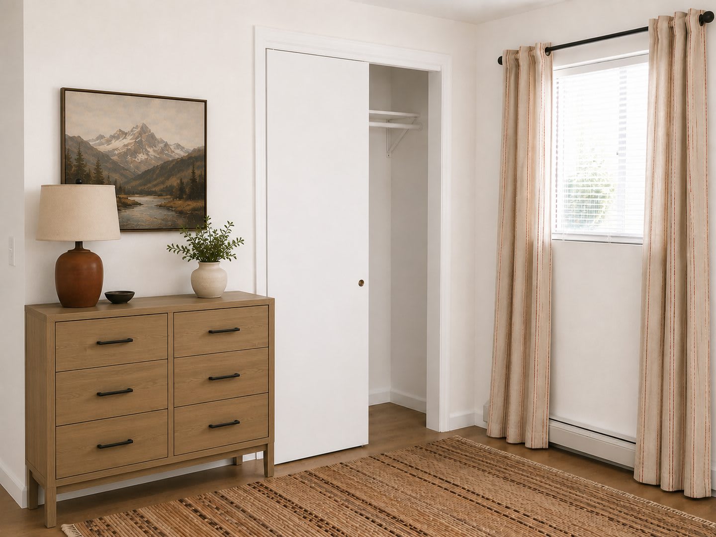 Bright Spacious 2 Bedroom Residence Across From Berkeley Park – photo 3