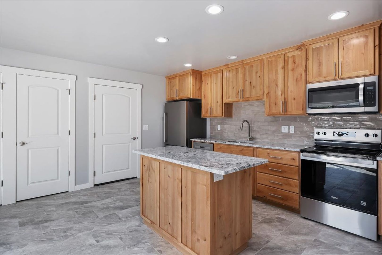Remodeled 1 Bed 1 Bath Unit With City Services Included In Rent – photo 4