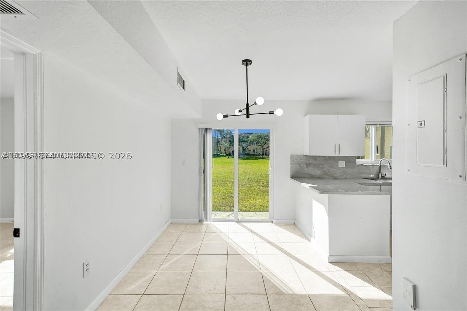 3398 NE 9th Dr – photo 3