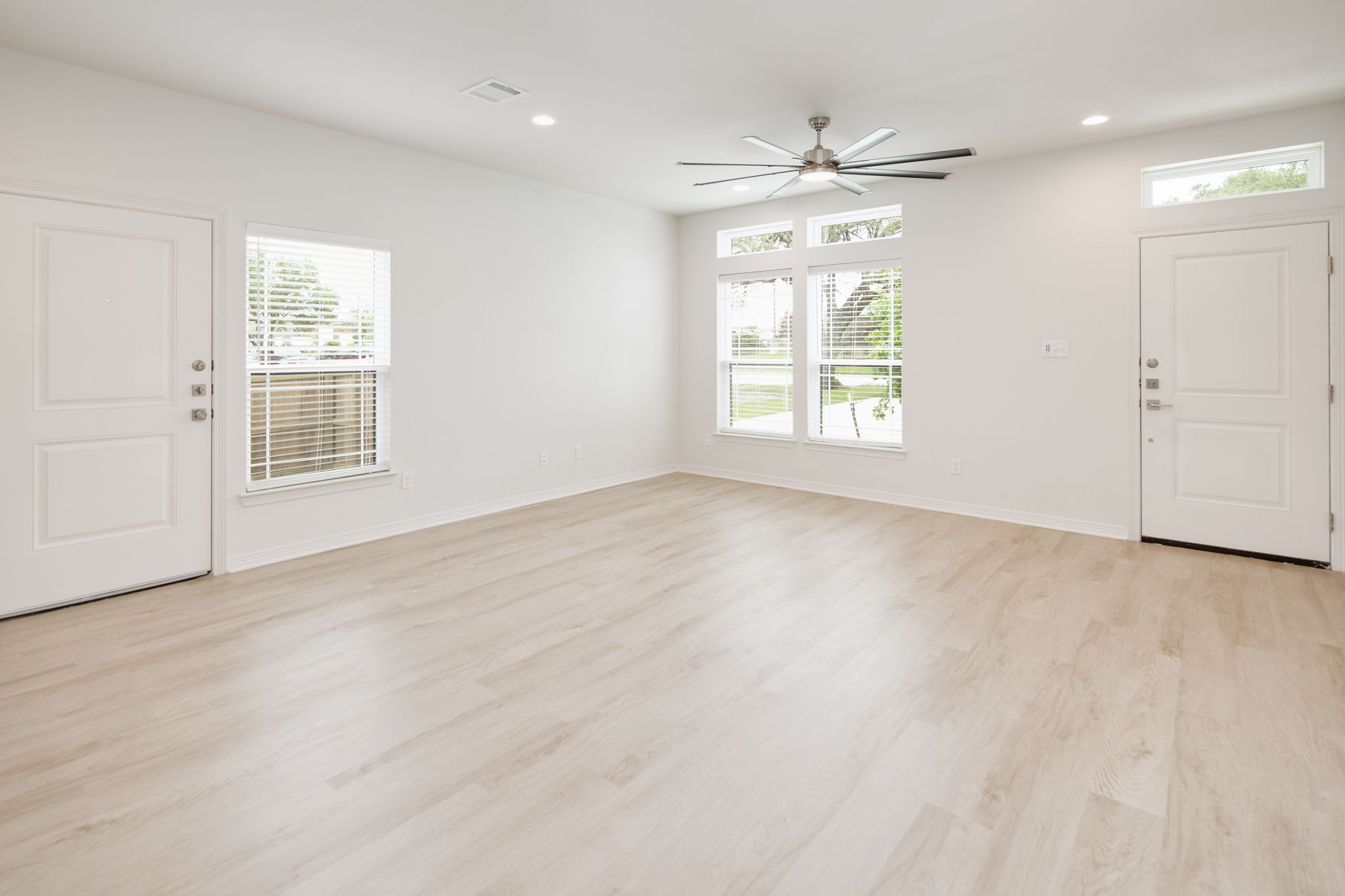 264 Richards Street – photo 3