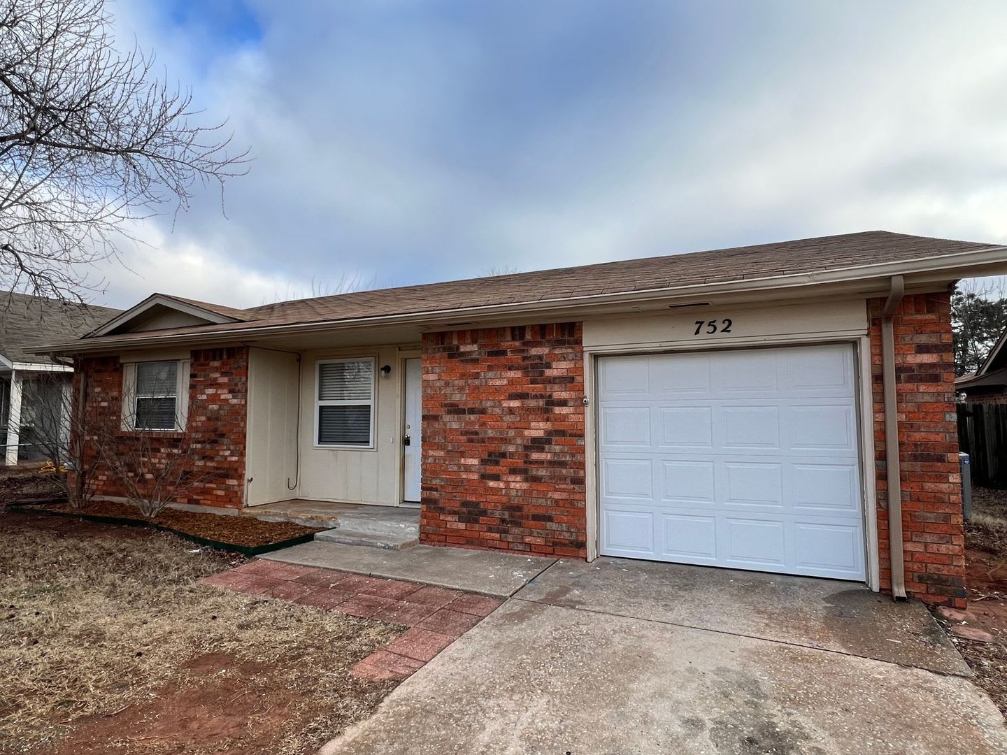 Charming 3 Bedroom Home in Mustang School District – photo 2