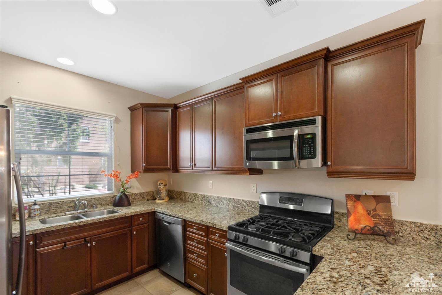 3 Beds 2.5 Baths Spanish Walk Villa Palm Desert – photo 2