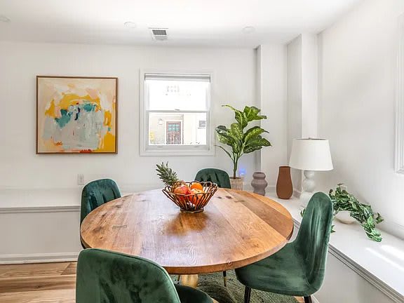 1031 Austin Ave NE – photo 3