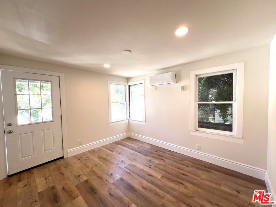 1828 S Gramercy Pl – photo 3