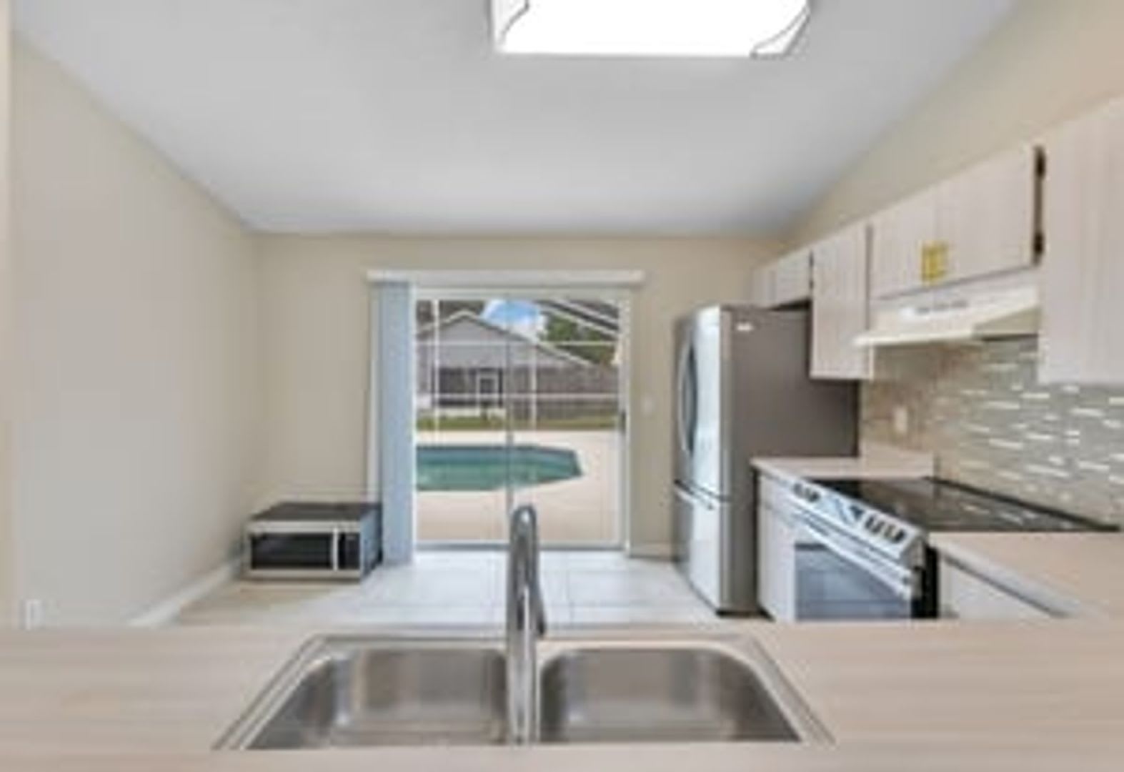 8821 Parliament Court, a 3-bedroom, 2-bathroom, pool home – photo 5
