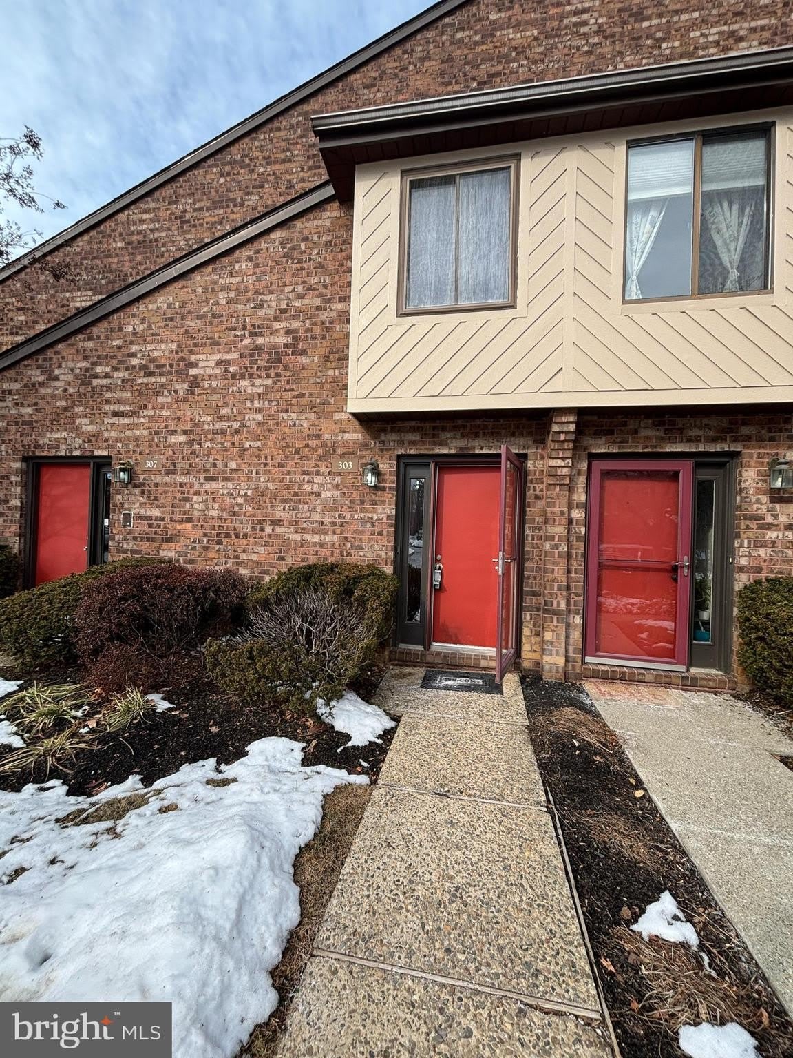 303 Mountainview Drive – photo 1