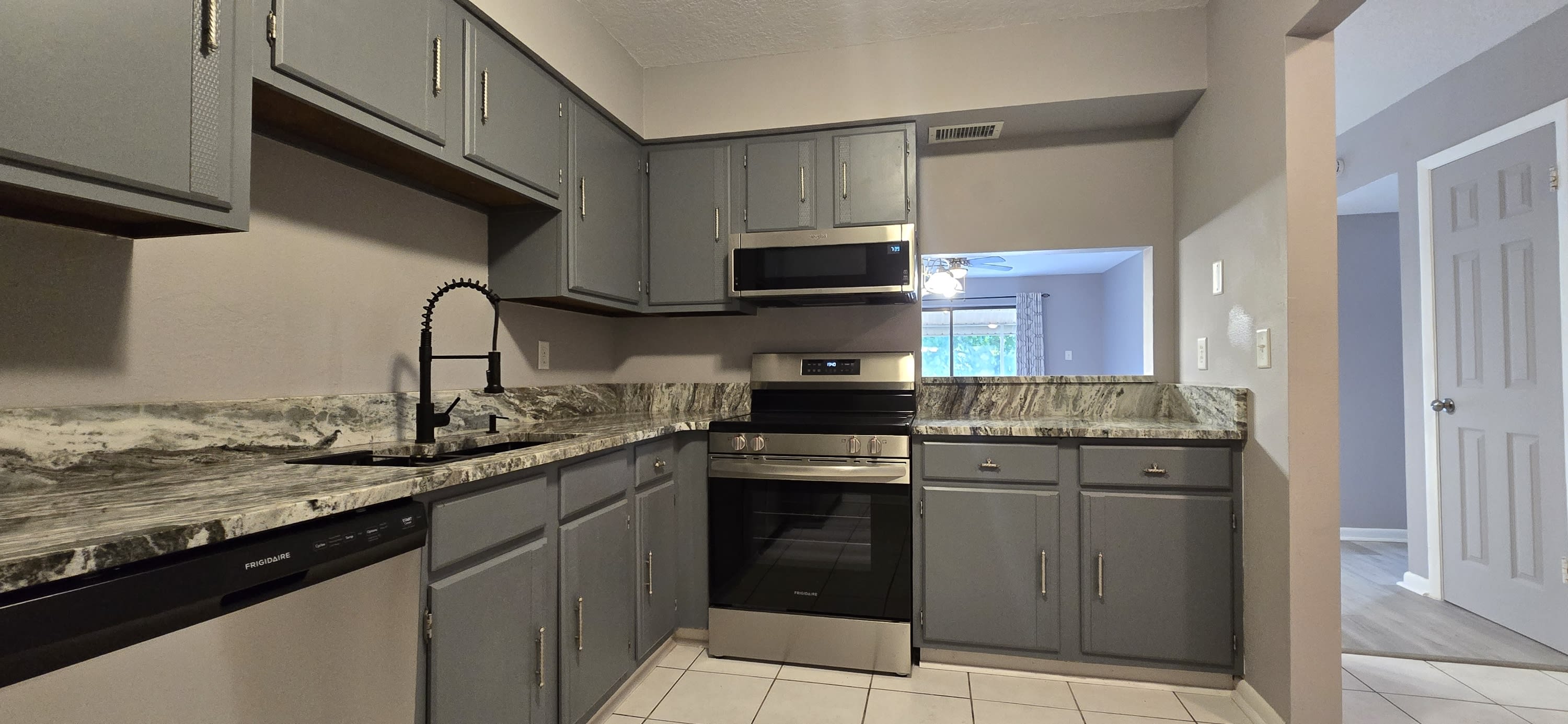 130 East Johnson AvenueUnit 206 – photo 3