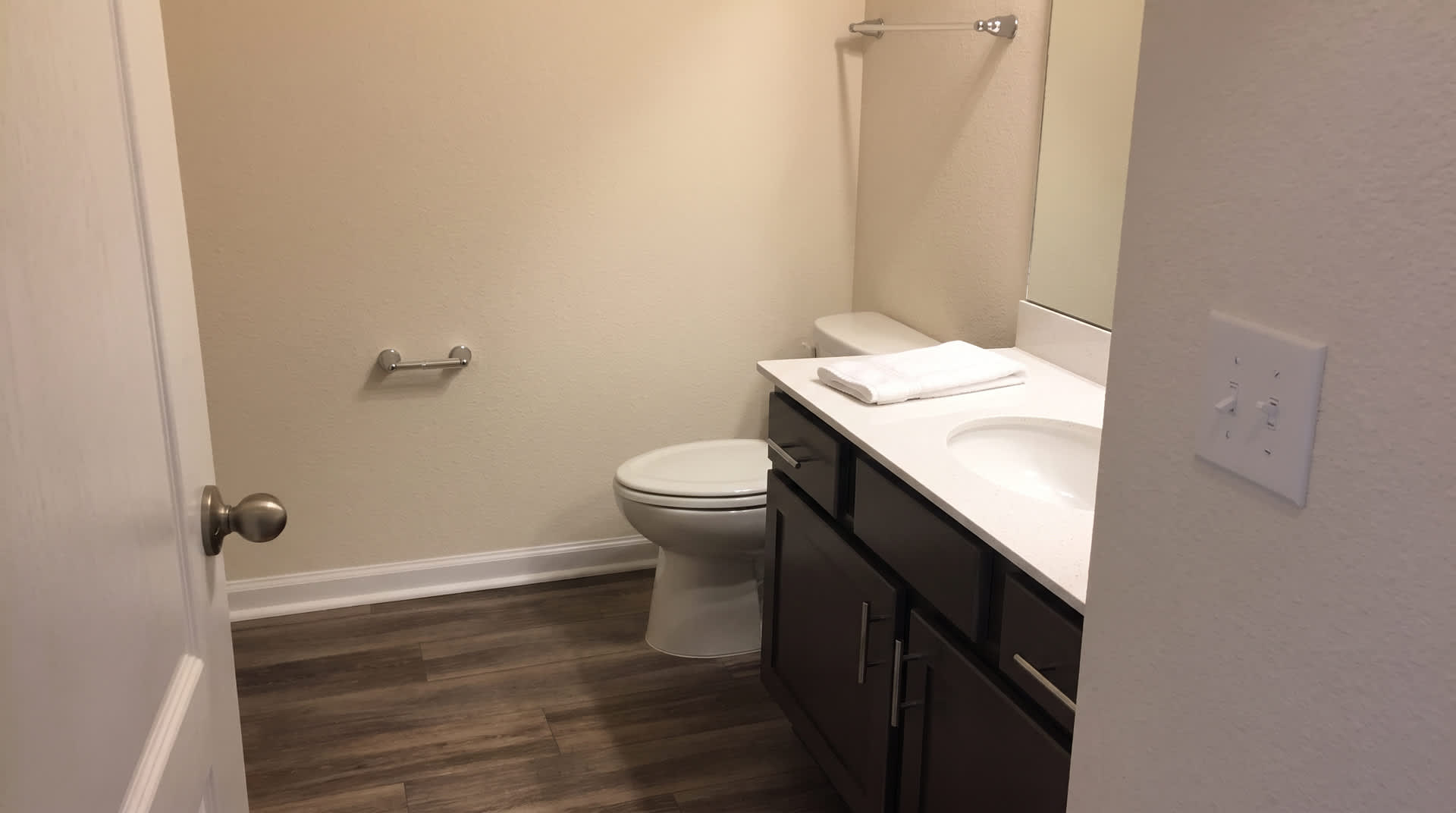 3/2 Condo in Desirable Town Center Area/ Southside Blvd Jax! – photo 4