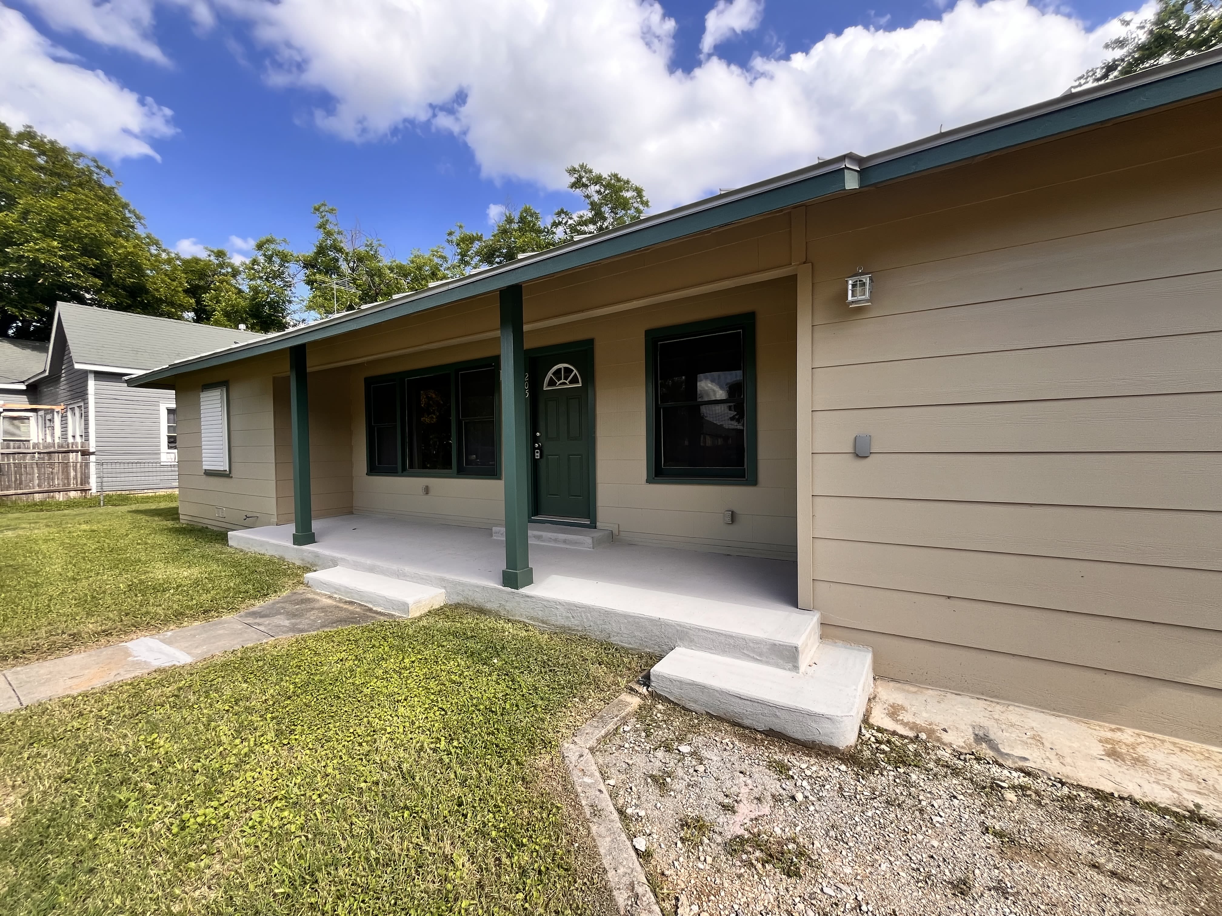 205 W Schulz St – photo 2
