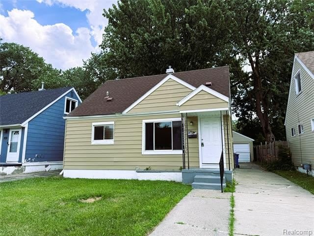 24644 LAUREN Avenue – photo 1