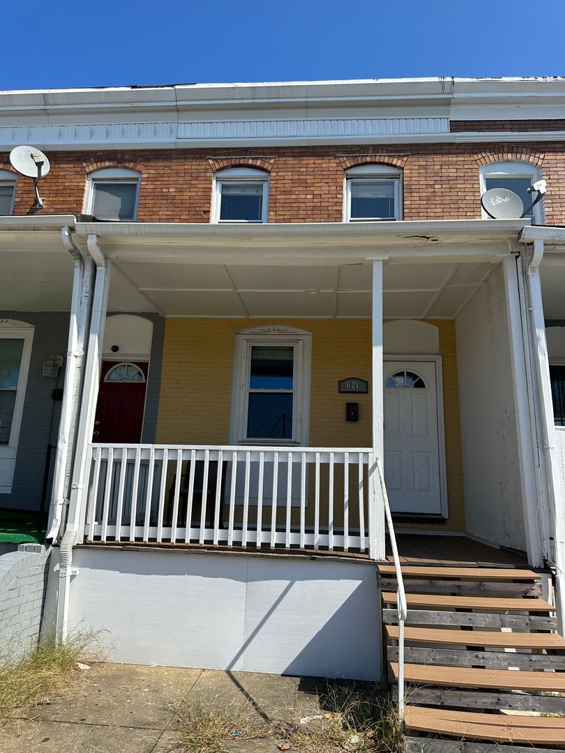 Spacious Rooms! Central Air! Partially Finished Basement! W/D! Available Now! – photo 1