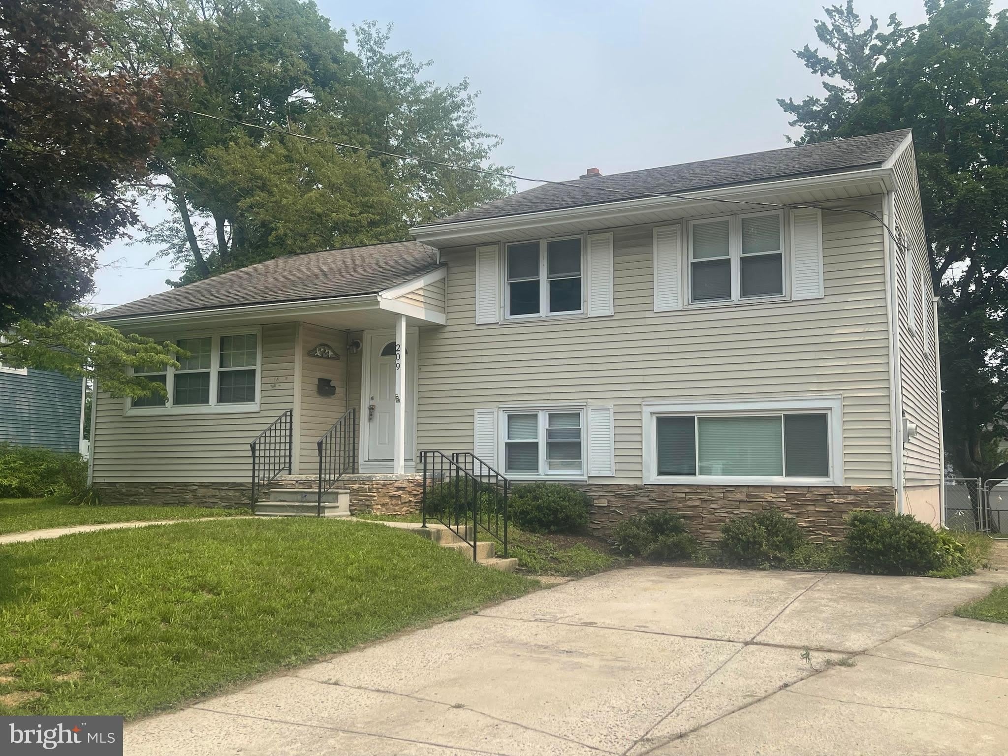 209 MAINE Avenue – photo 1