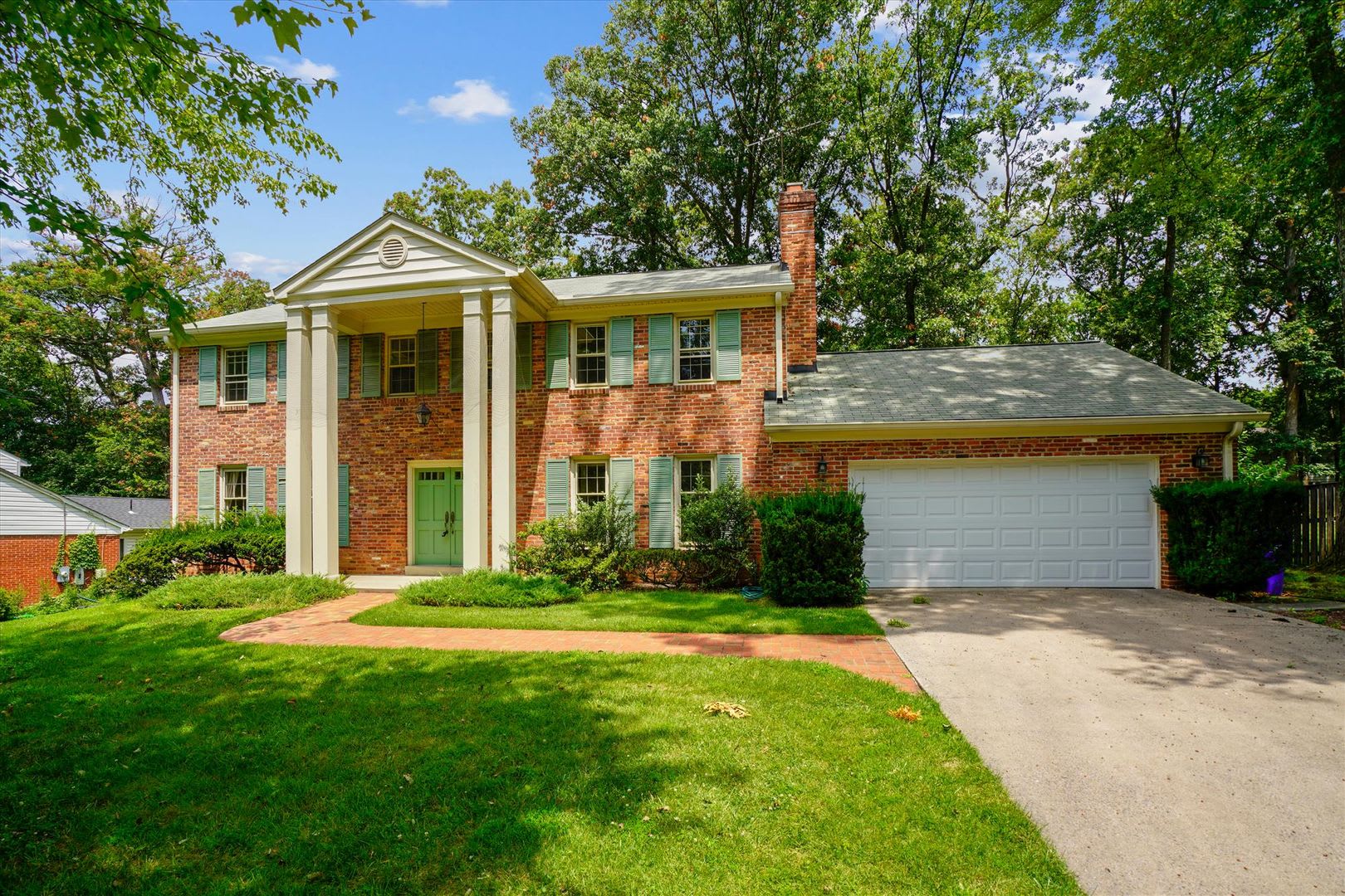 Beautifully Updated Center Hall Colonial In The Fox Hills Neighborhood Of Potomac – photo 2