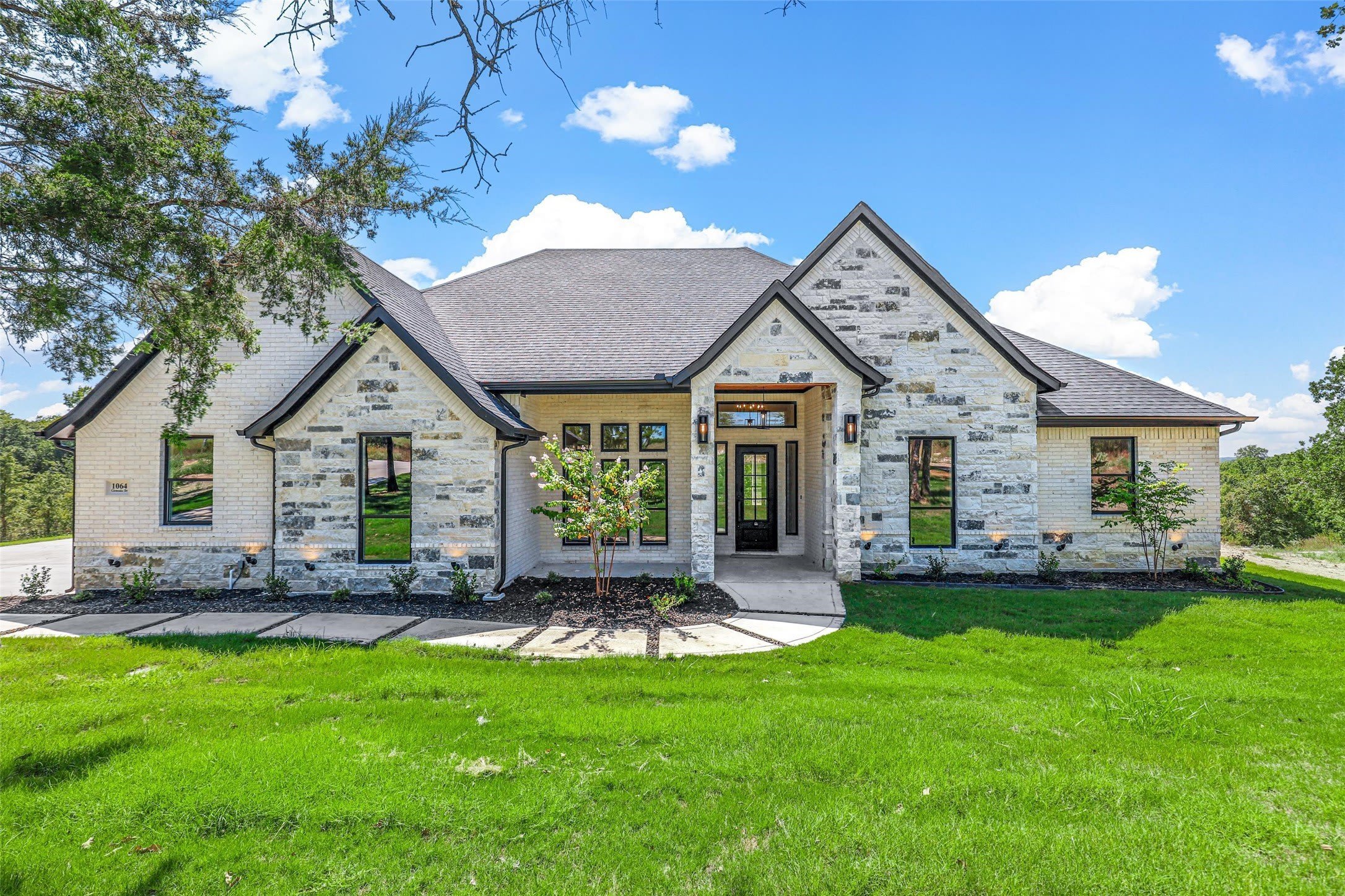 1064 Glenoaks Drive – photo 1