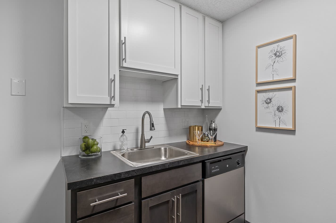 Timber Glen Apts – photo 2