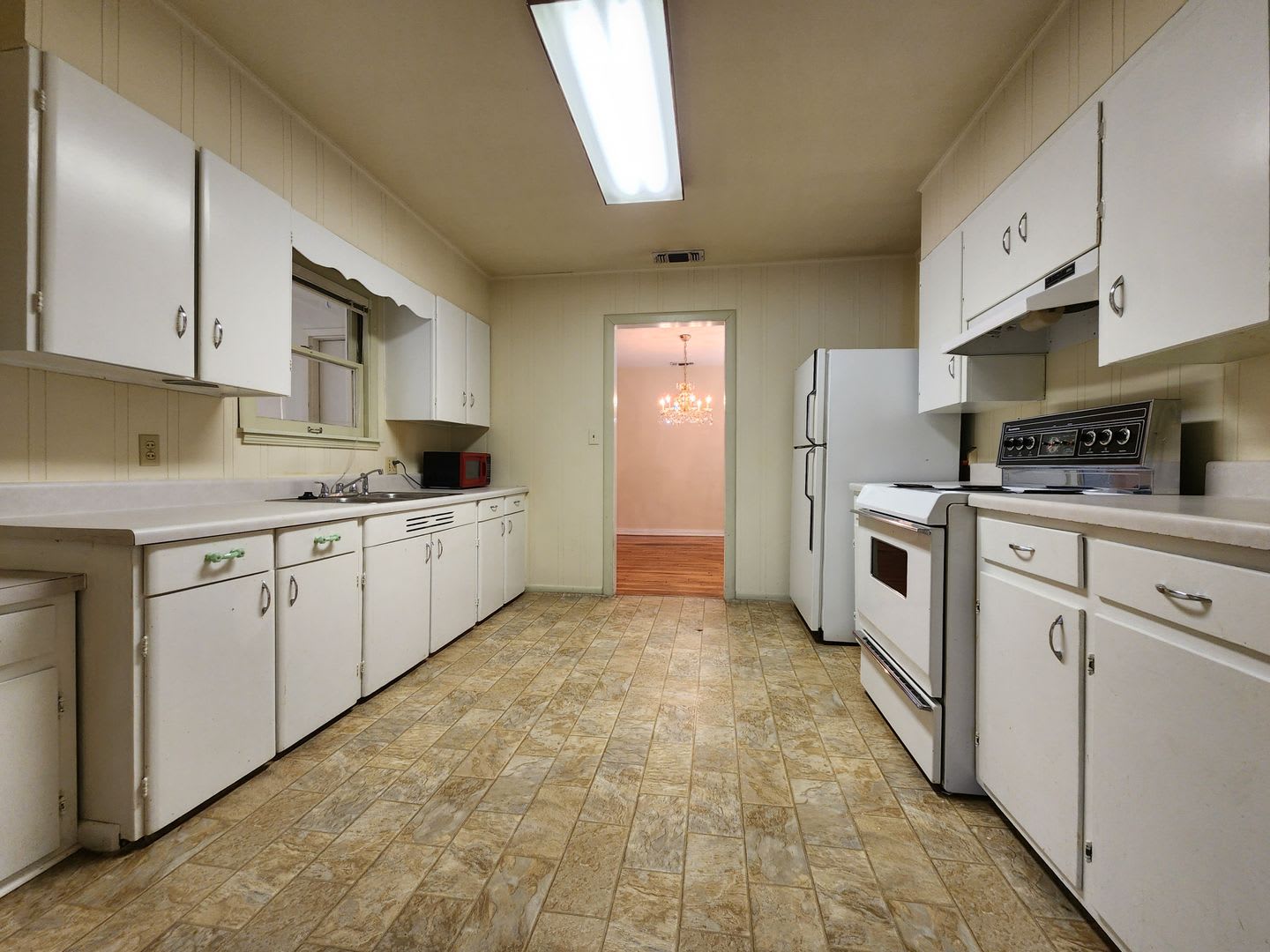 Cozy 3 bedroom 1 bath 1432 sq ft home AVAILABLE NOW! – photo 3