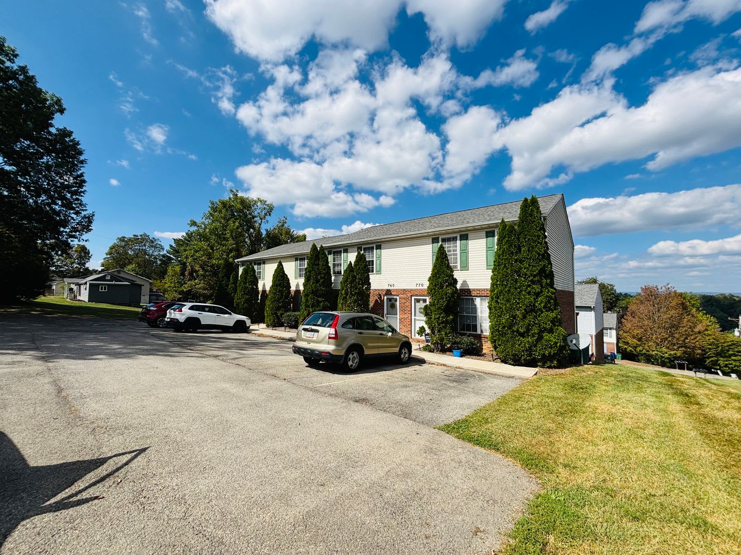 2 Bedroom, 1.5 Bath Townhouse – photo 2