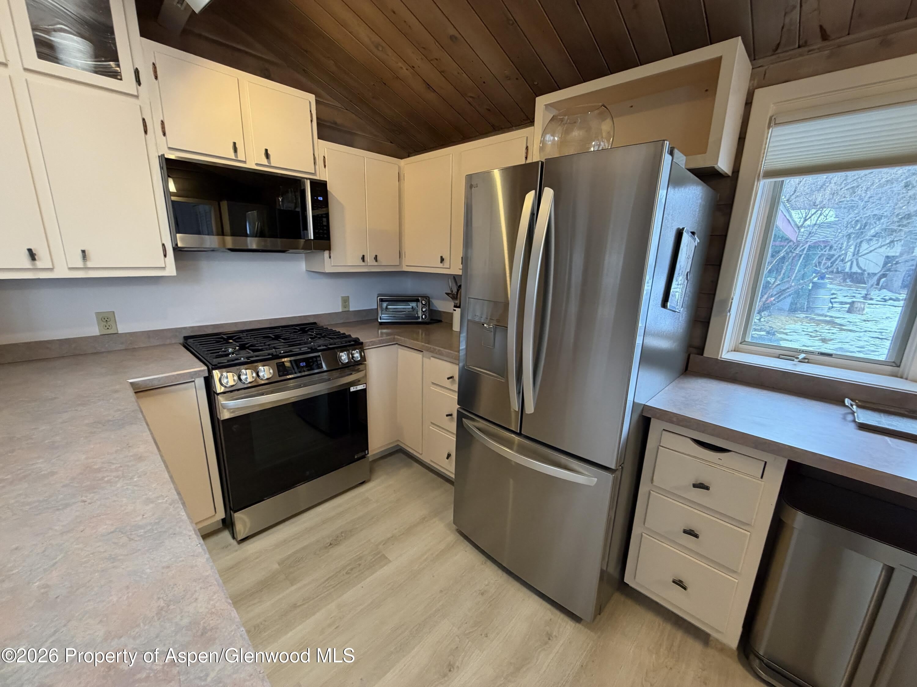 980 King Street – photo 4