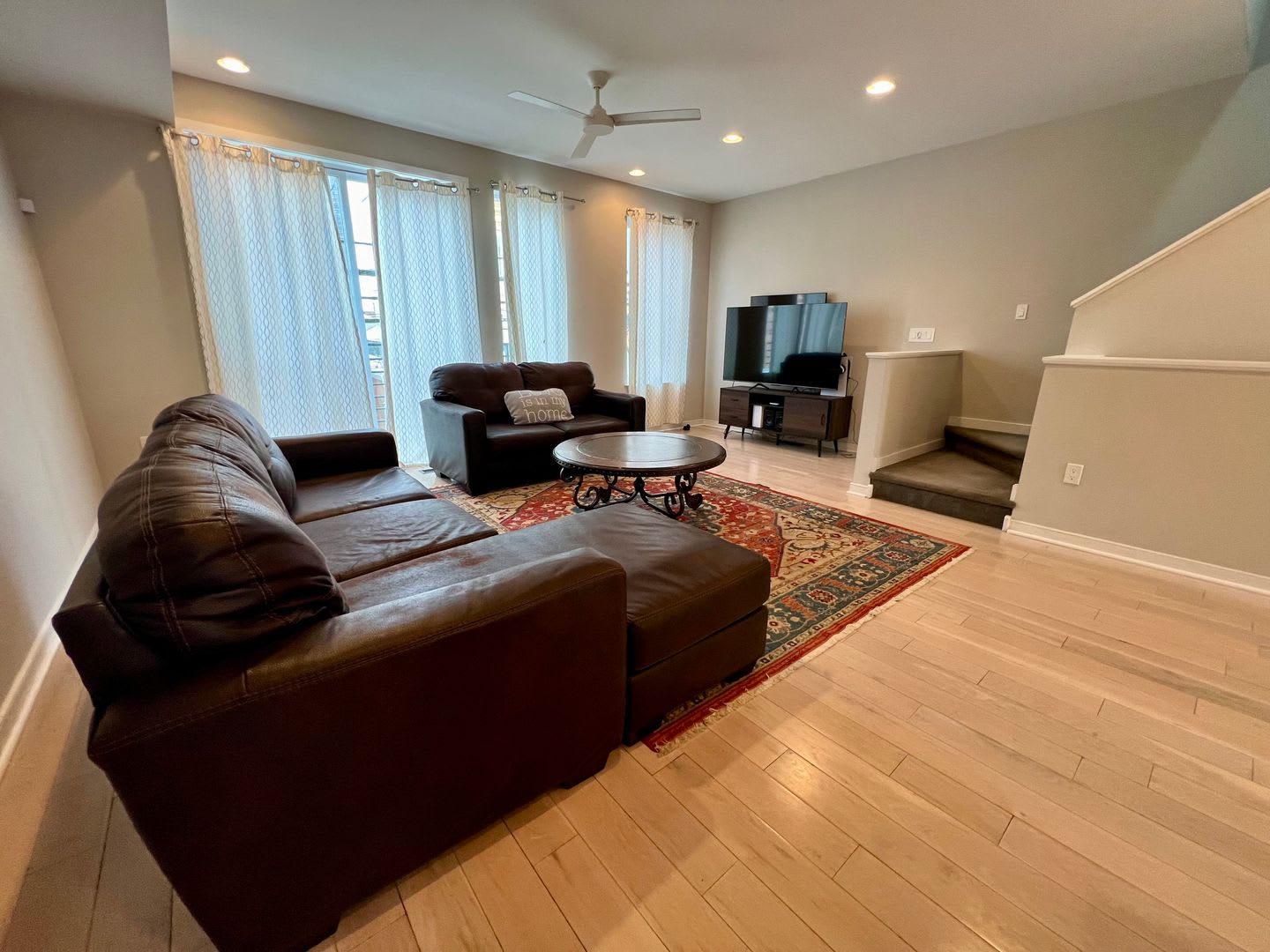Gorgeous 3-Bedroom Townhome with One-Car Garage in Olde Kensington! Available mid-August! – photo 5