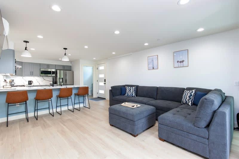 823 Island Ct – photo 2