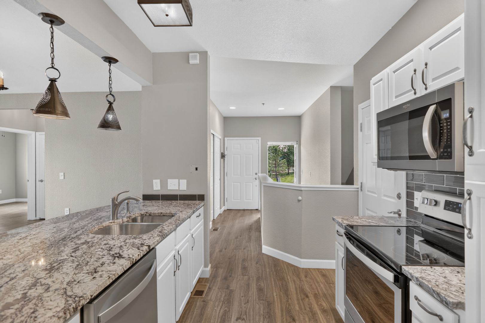 Updated 3BD/3BA Townhome: Quartz Counters, Full Basement Suite/Home Theater, Central A/C – photo 1