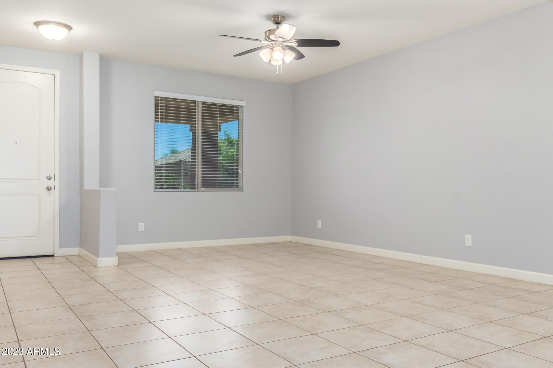 17186 W Lisbon Lane – photo 4