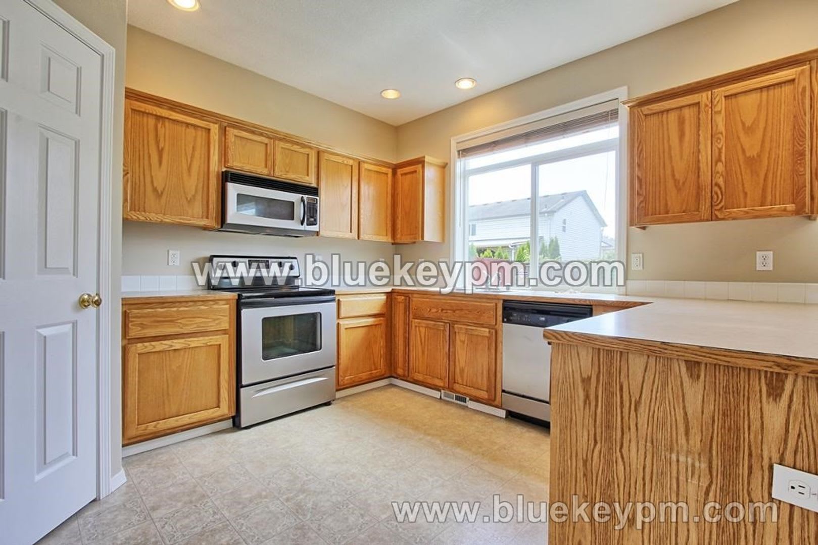 Battle Ground Home with 4 Bed, 2.5 Bath and Den/Office – photo 5