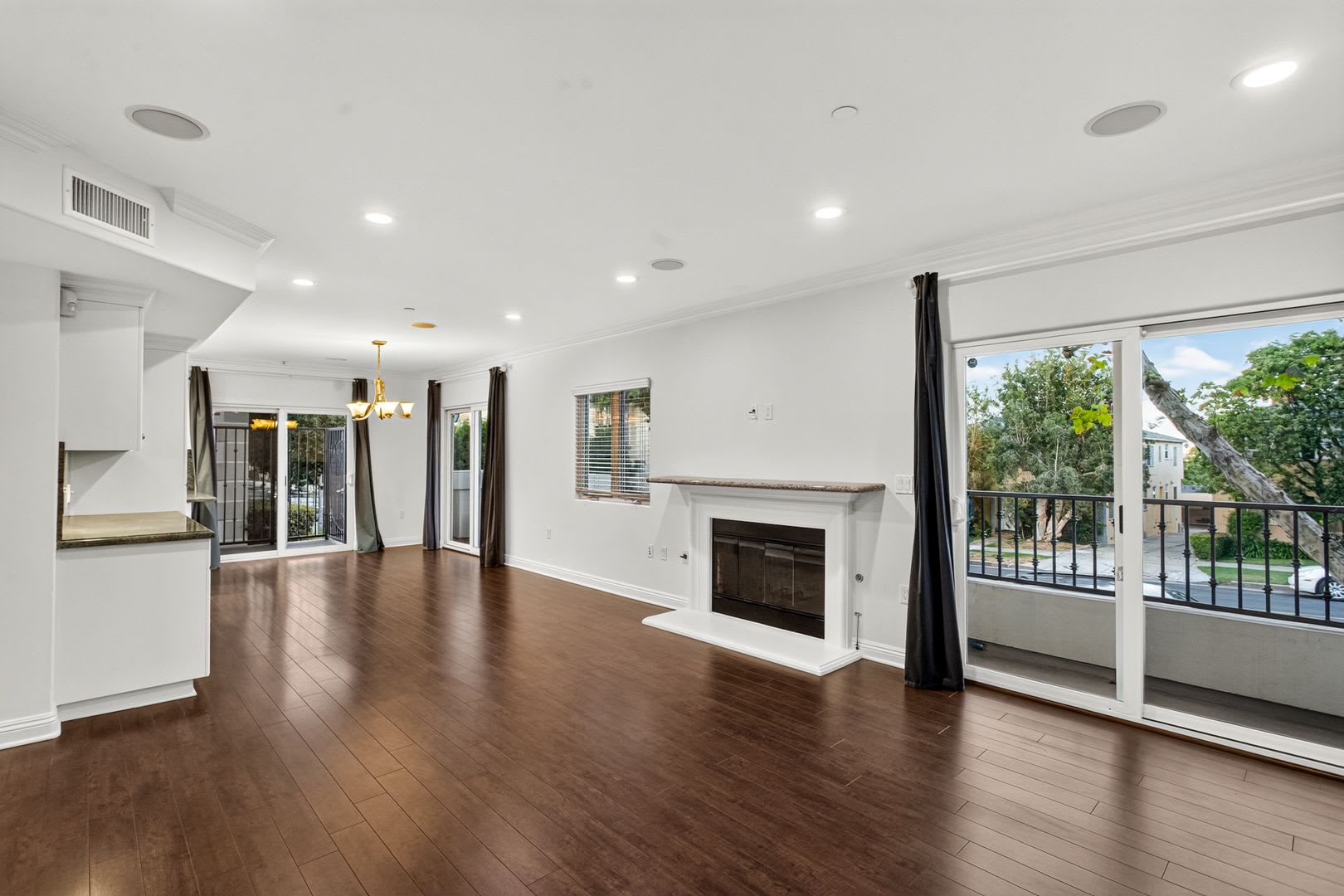 LJA 1529 BEVERLY, LLC – photo 2