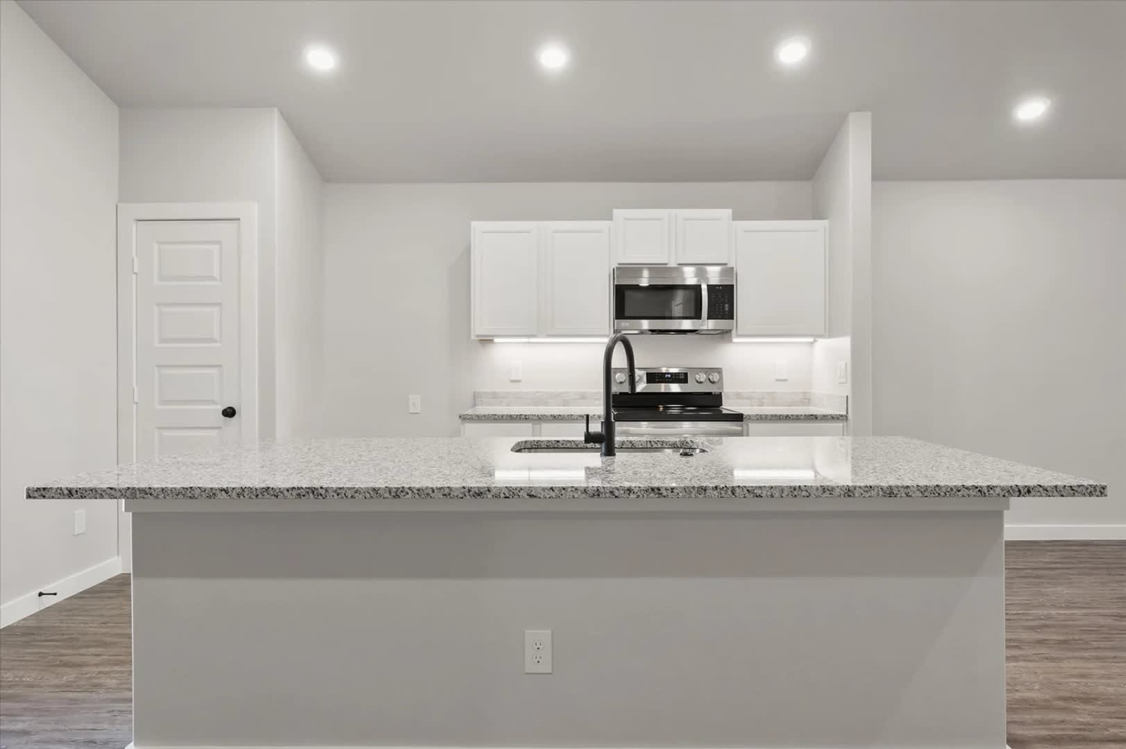 Bring your suit case, we’ll handle the rest! Fully furnished in Upland West! – photo 2